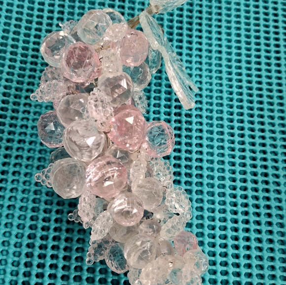 Glass Grape Vine - Picture 5 of 9